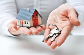 keys in hand