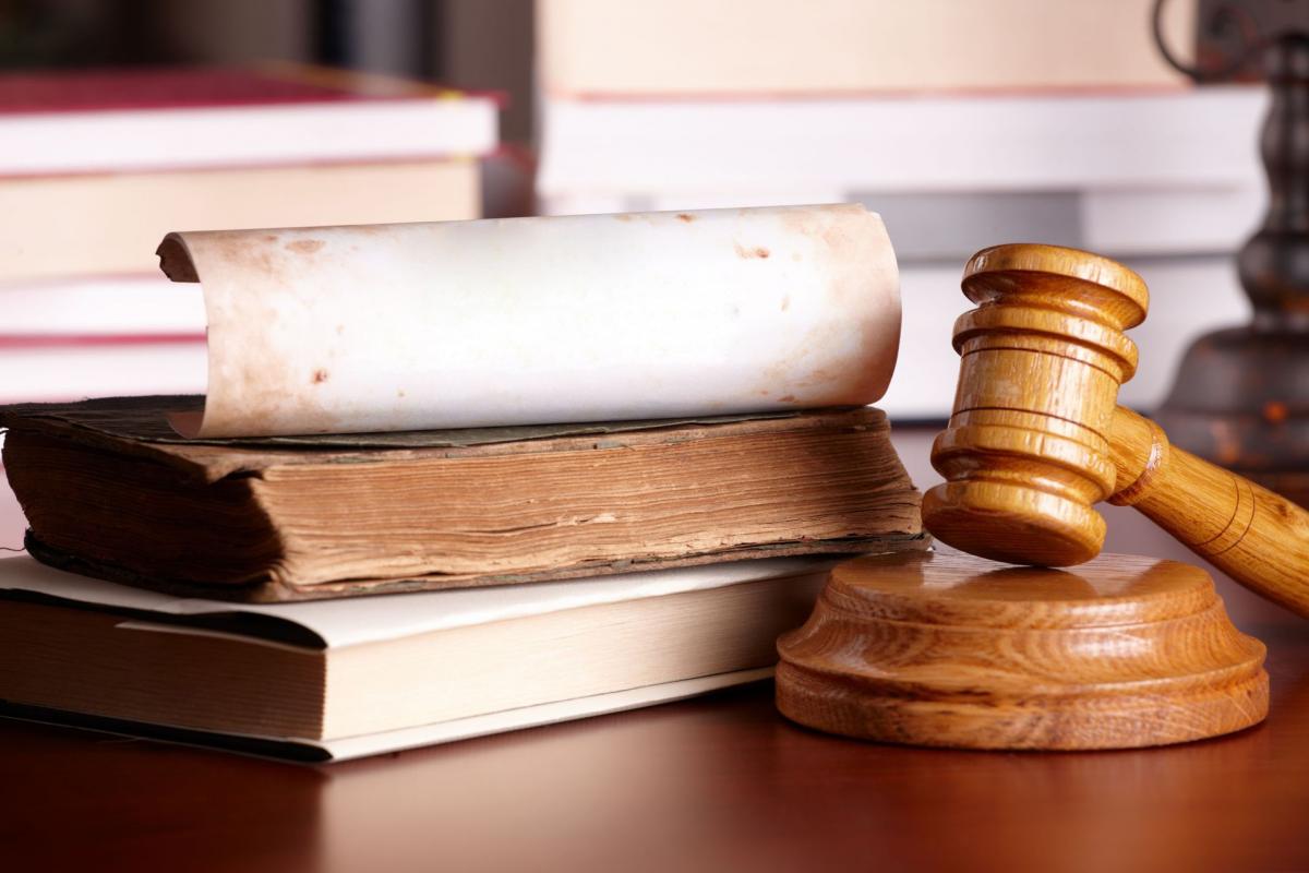 books and judge's gavel