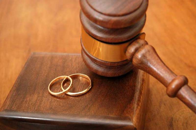 Rings and court hammer